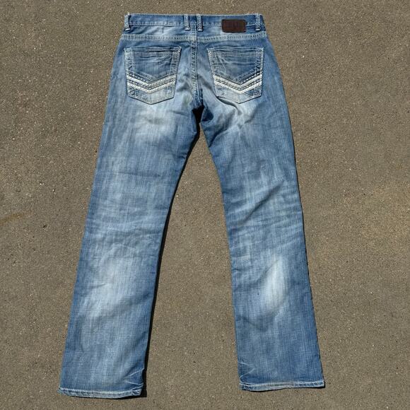 Buckle BKE Jake 31R Straight Leg Stretch Light Blue Jeans - Picture 2 of 10